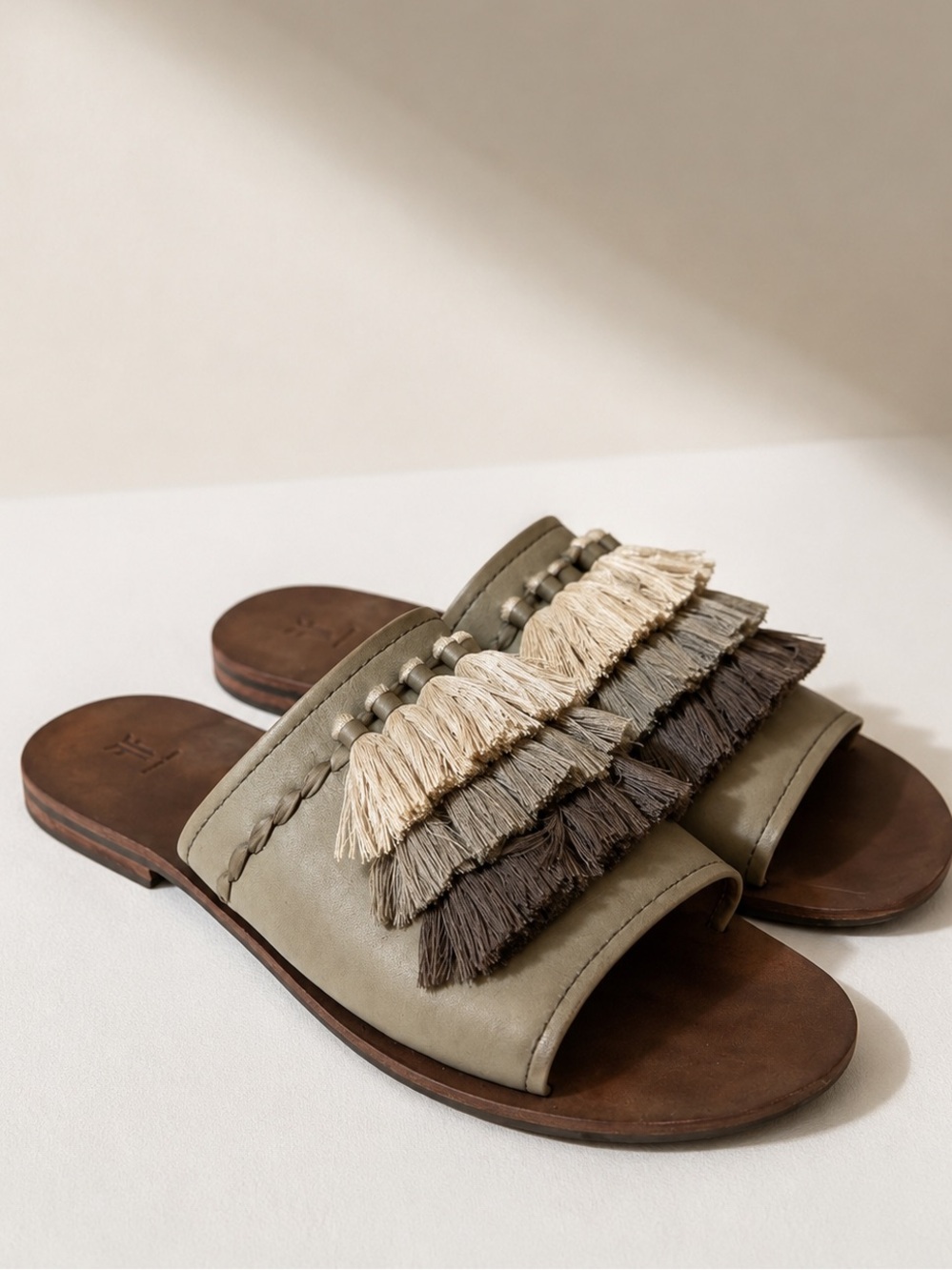 Frye Gray Leather Tassel Slide Sandals Women’s Sz 10M Boho Leather Flat Slip On